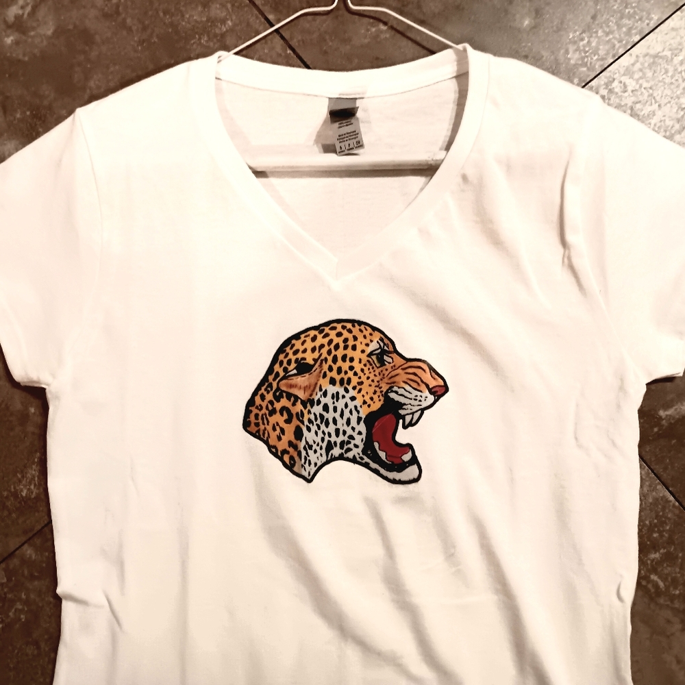 Women's Small White Short Sleeve Leopard Head Tee New